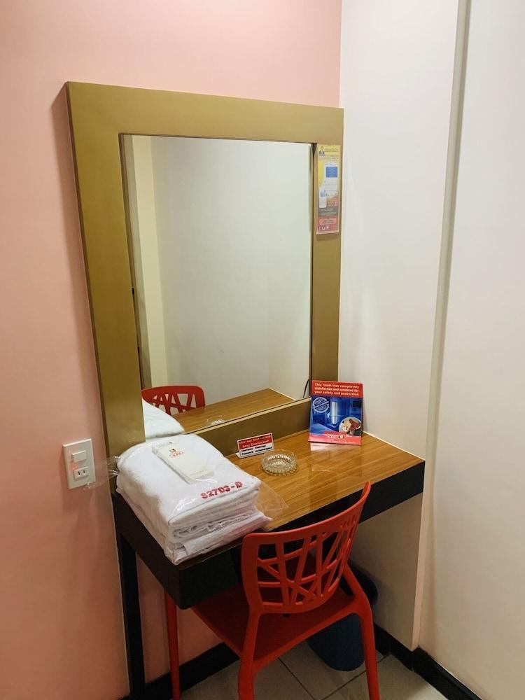 Hotel Sogo Tarlac Екстериор снимка