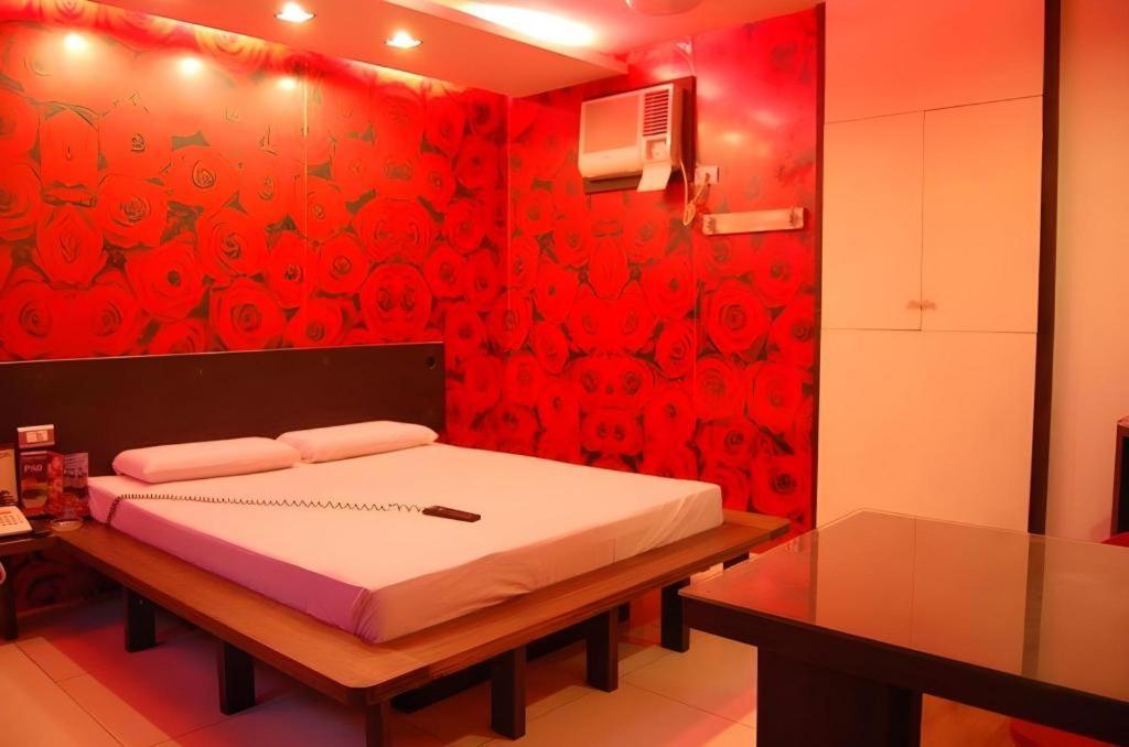 Hotel Sogo Tarlac Екстериор снимка