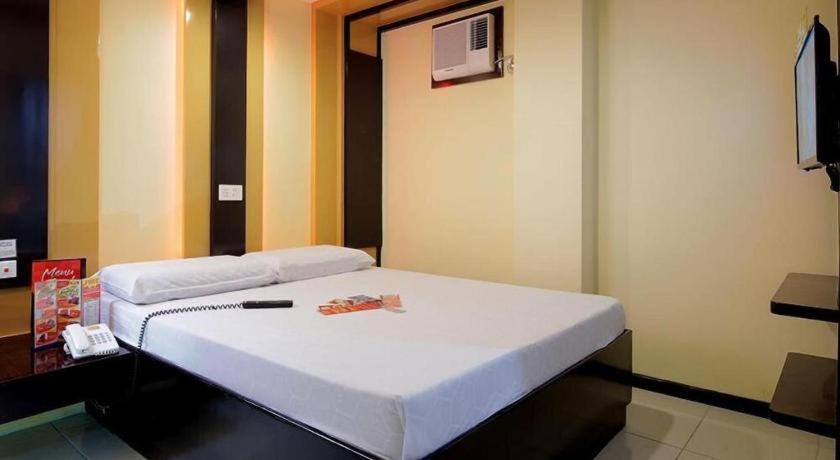 Hotel Sogo Tarlac Екстериор снимка