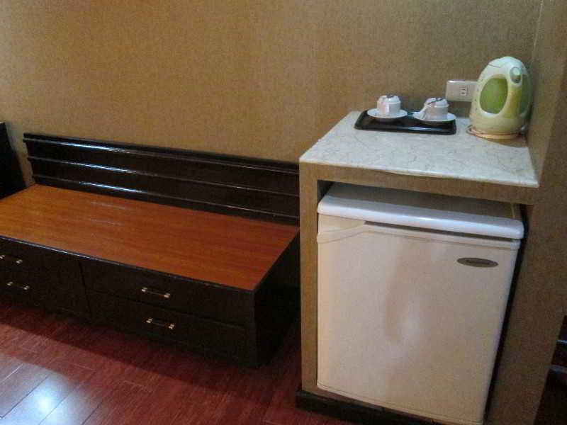 Hotel Sogo Tarlac Екстериор снимка