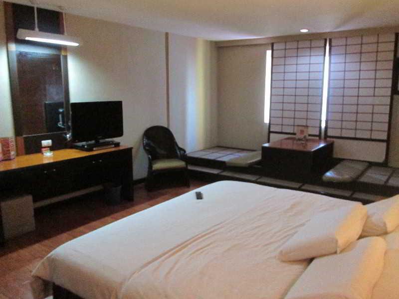 Hotel Sogo Tarlac Екстериор снимка