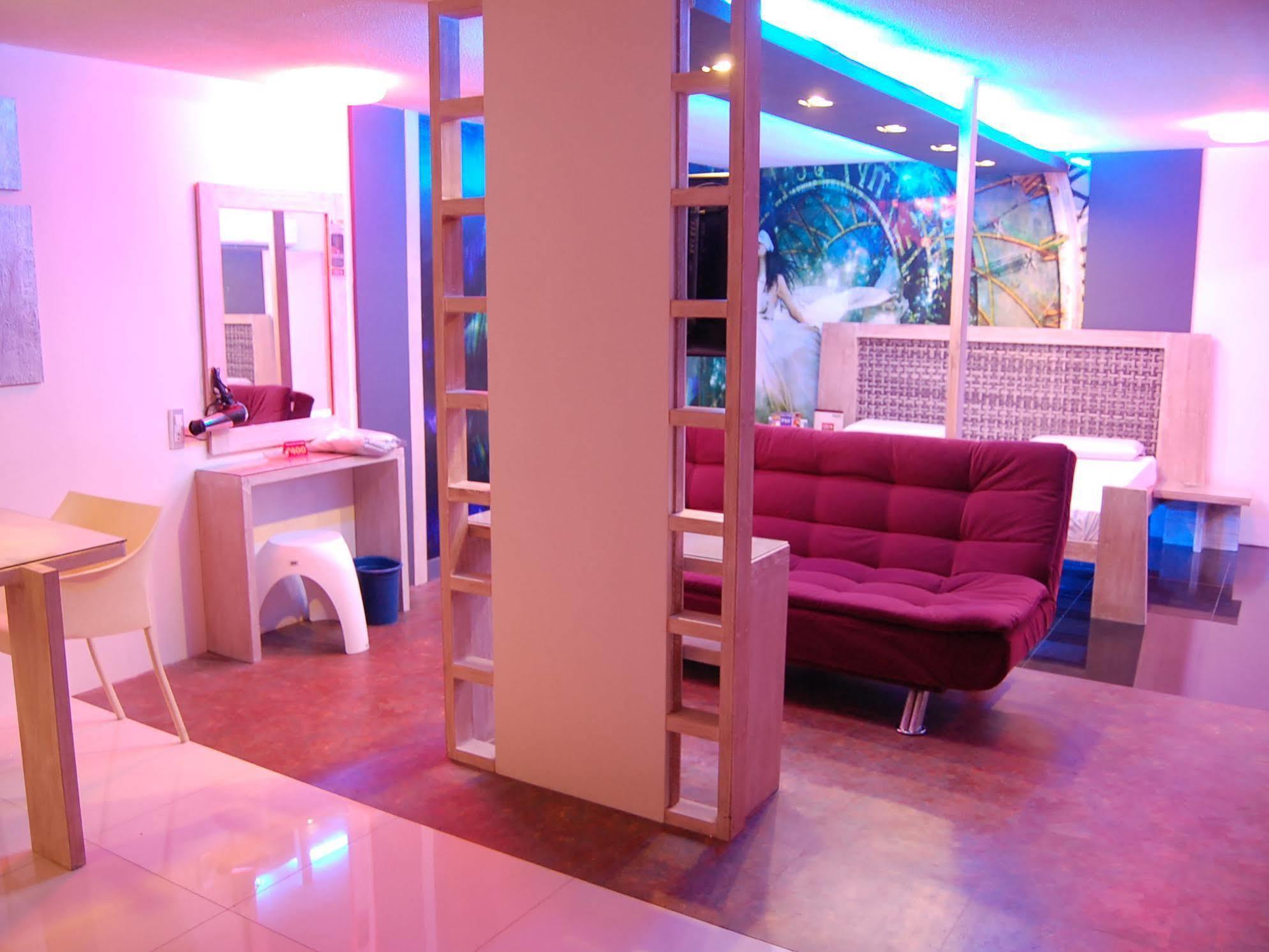 Hotel Sogo Tarlac Екстериор снимка